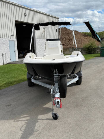 2016 Bayliner 18 Element