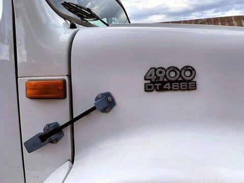 2000 International 4900