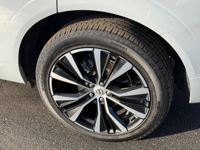 2025 Volvo XC60 B5 Plus Dark Theme