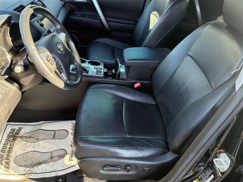 2013 Toyota Highlander SE