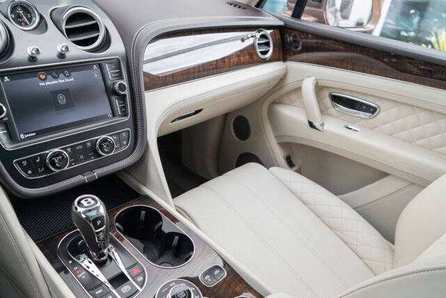 2017 Bentley Bentayga 19
