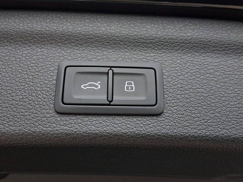 2025 Audi Q3 quattro S line Prem Plus 45 TFSI