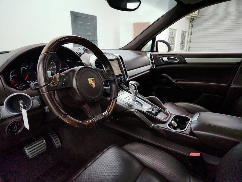 2013 Porsche Cayenne GTS