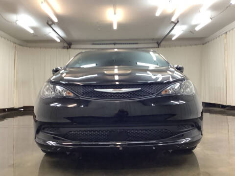 2027 Chrysler Pacifica LX