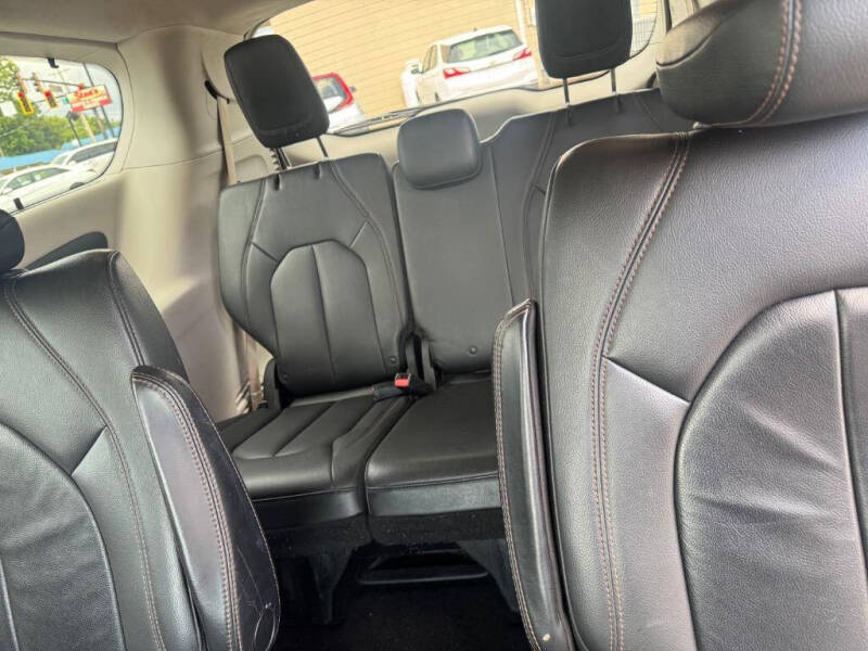 2017 Chrysler Pacifica Touring-L