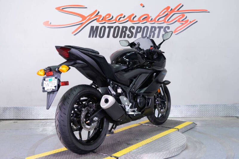 2023 Yamaha YZF-R3 ABS