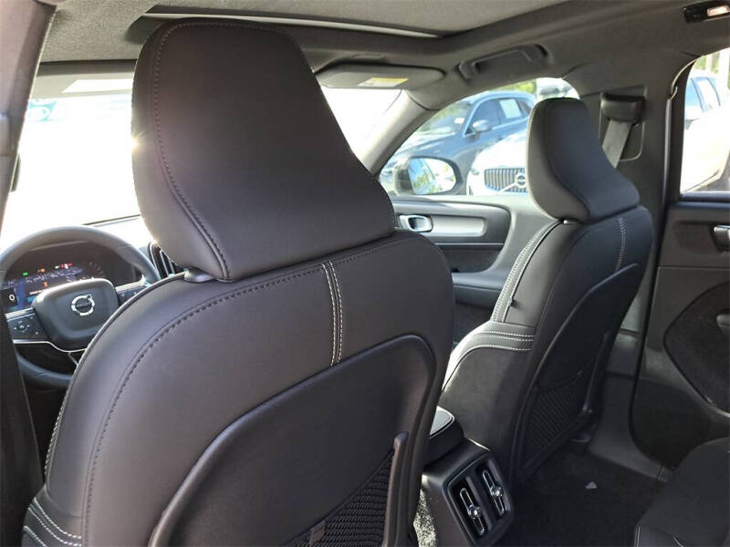 2026 Volvo XC40 B5 Ultra Black Edition