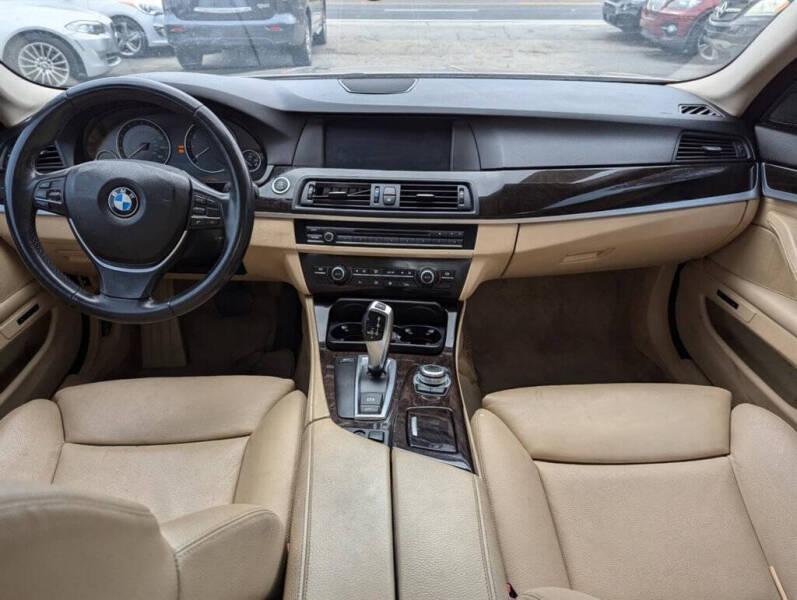 2011 BMW 5 Series 535i photo 17