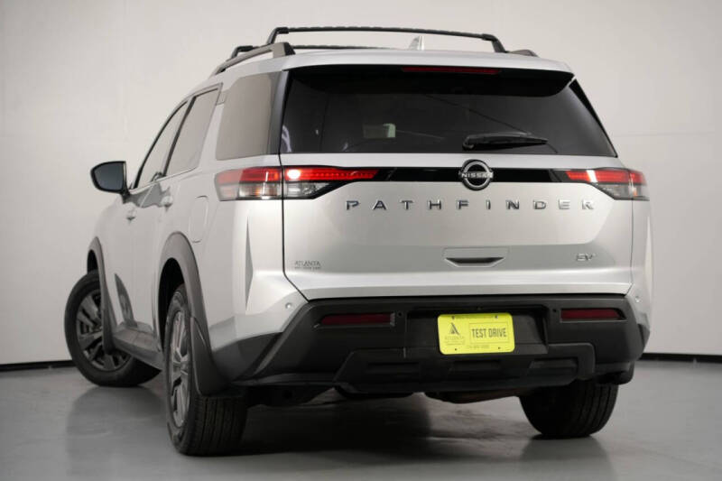 2022 Nissan Pathfinder SV