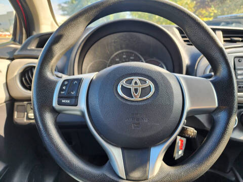 2012 Toyota Yaris 5-Door LE