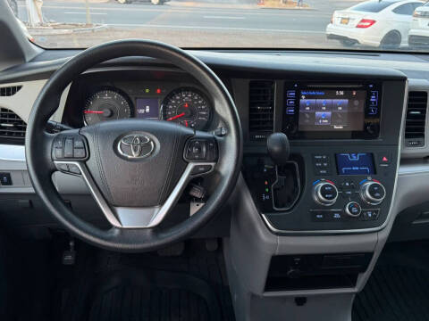 2017 Toyota Sienna