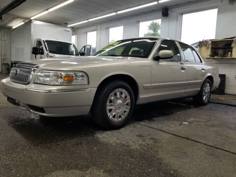 2007 Mercury Grand Marquis for sale at DALE'S AUTO INC in Mount Clemens MI