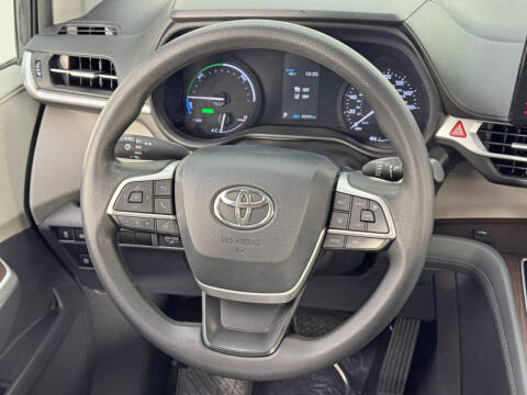 2021 Toyota Sienna LE 8-Passenger