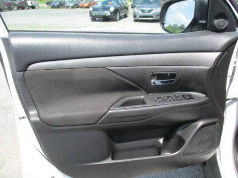 2016 Mitsubishi Outlander ES