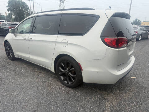 2020 Chrysler Pacifica Touring L