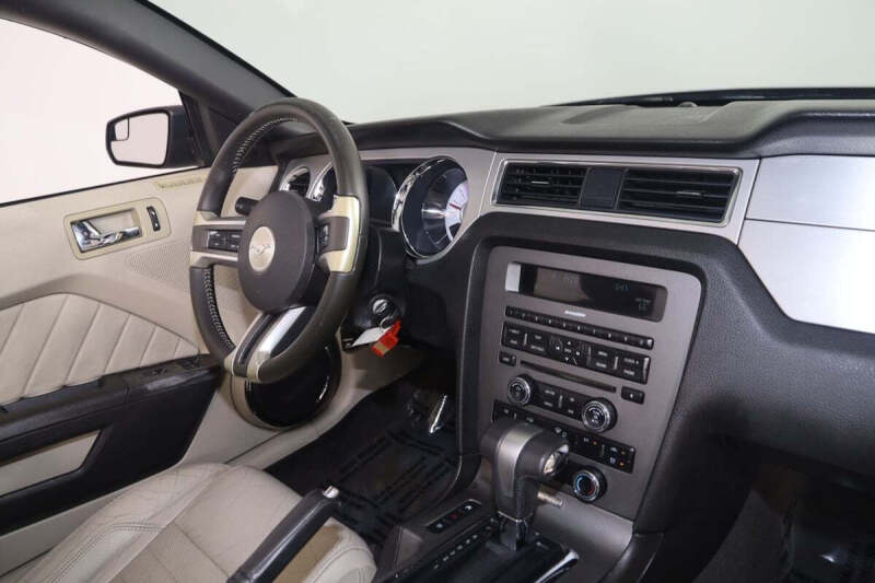 2011 Ford Mustang V6 Premium