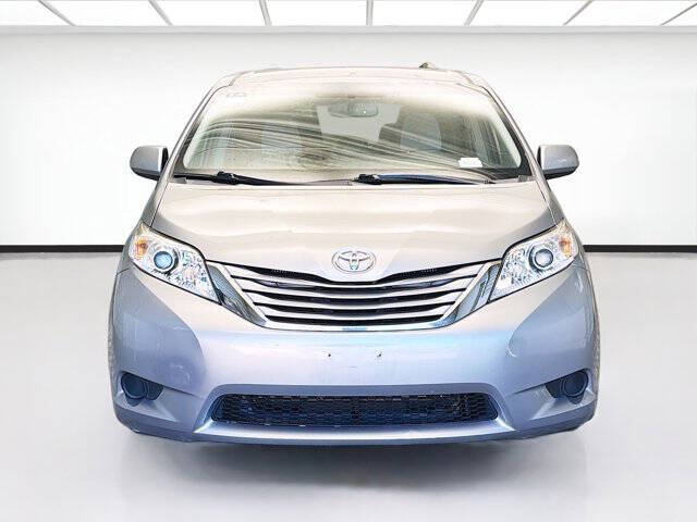 2017 Toyota Sienna LE 7-Passenger Auto Access Seat