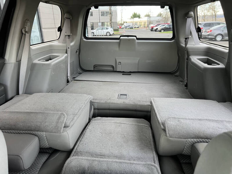 2004 Nissan Armada SE