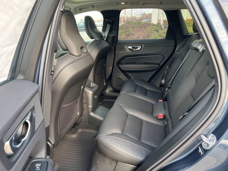 2025 Volvo XC60 T8 Plus Dark Theme