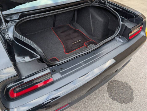 2016 Dodge Challenger 392 HEMI Scat Pack Shaker