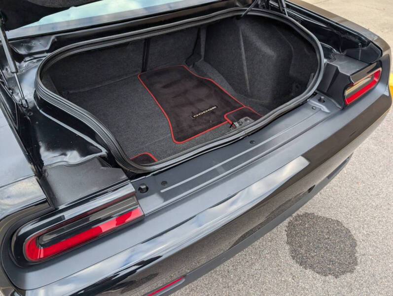 2016 Dodge Challenger 392 HEMI Scat Pack Shaker