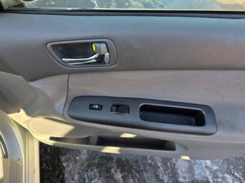 2005 Toyota Camry LE