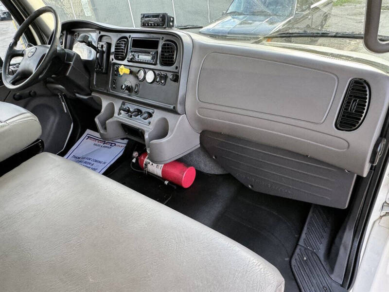 2016 Freightliner M2 106