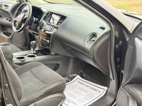 2016 Nissan Pathfinder SV