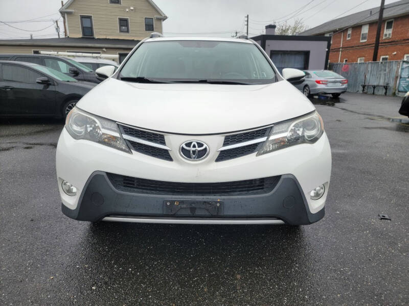 2014 Toyota RAV4 XLE photo 3