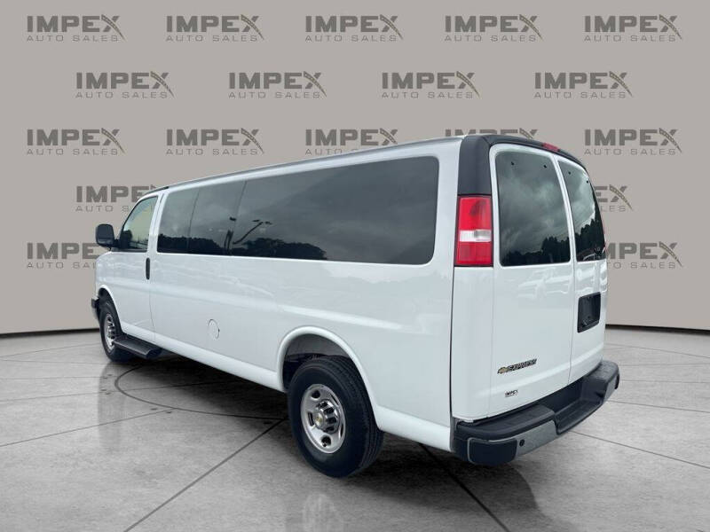 2025 Chevrolet Express LT 3500