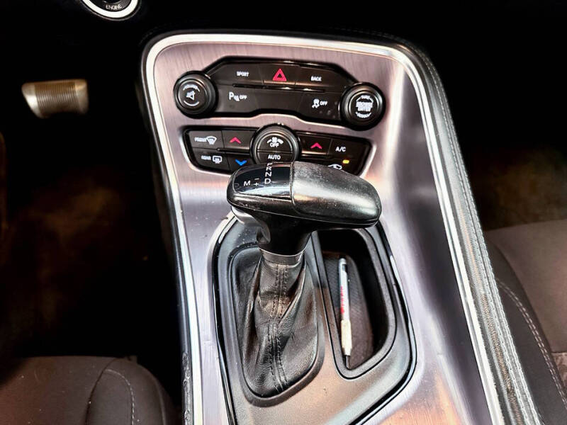 2015 Dodge Challenger SXT