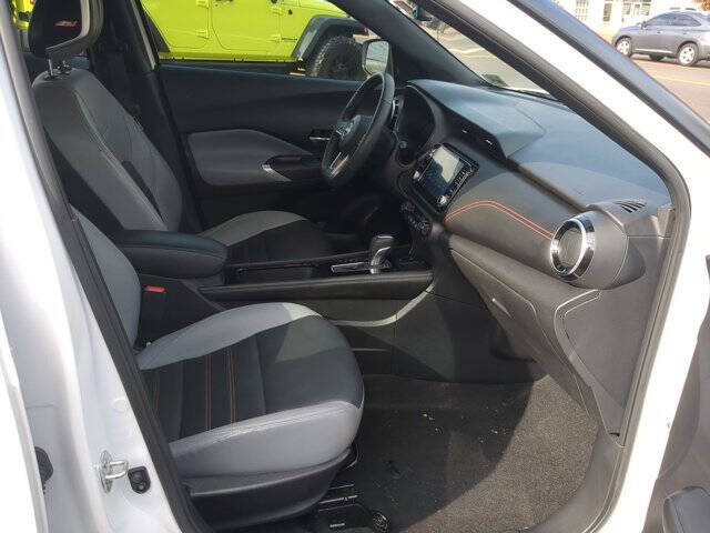 2023 Nissan Kicks SR