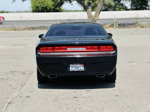 2014 Dodge Challenger SXT