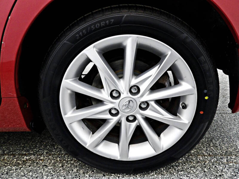 2014 Toyota Prius v Five