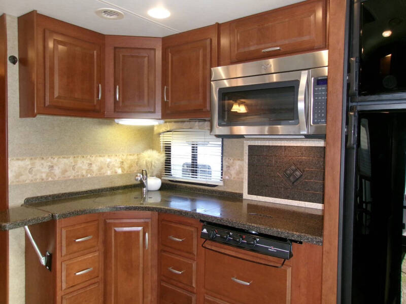 2013 Thor Motor Coach Challenger 37kt