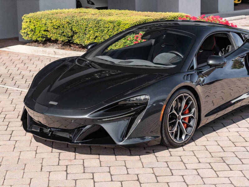 2025 McLaren Artura