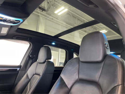 2014 Porsche Cayenne Platinum