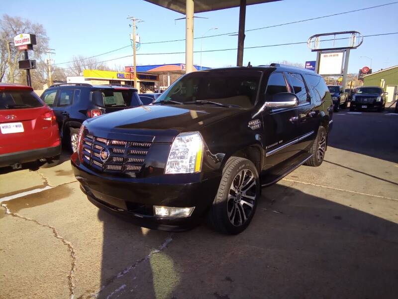 2007 Cadillac Escalade ESV for sale at World Wide Automotive in Sioux Falls SD