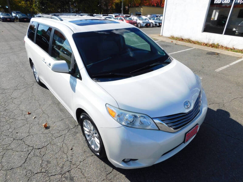 2015 Toyota Sienna XLE 8-Passenger