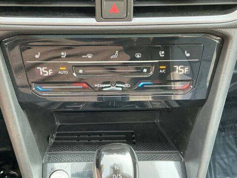 2025 Volkswagen Taos SEL 4Motion