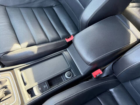 2017 Volkswagen Golf R 4Motion