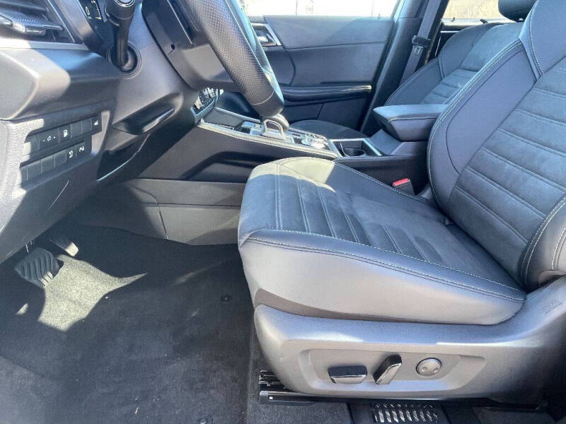 2025 Mitsubishi Outlander PHEV SE