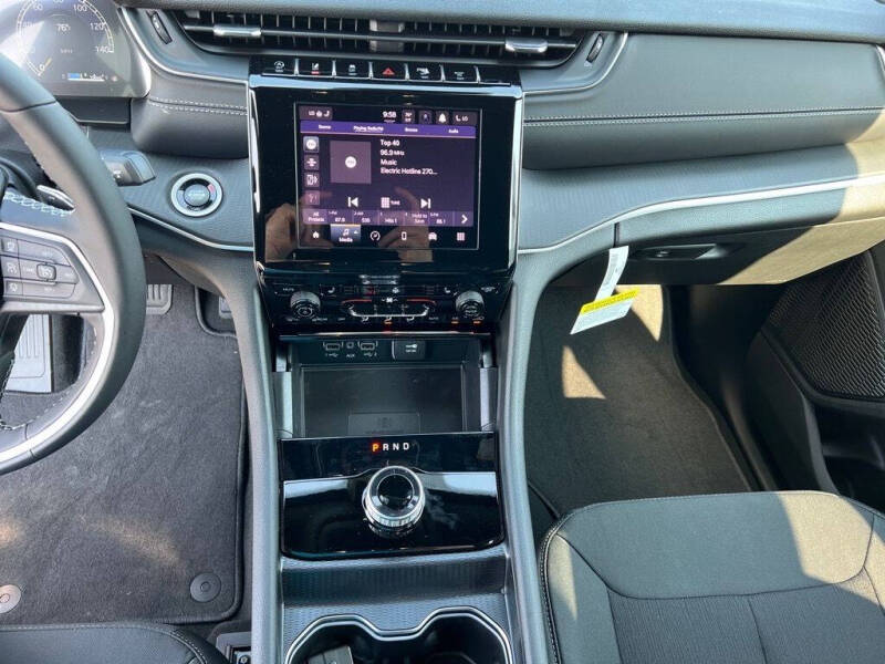 2025 Jeep Grand Cherokee Laredo X