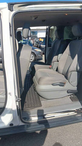 2011 Volkswagen Routan S