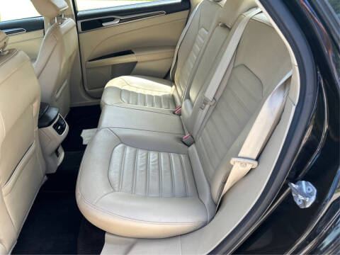 2016 Ford Fusion SE