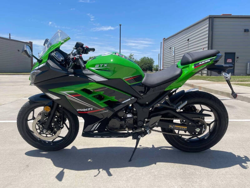 2024 Vitacci GTX 250 EFI - Manual 6 Speed