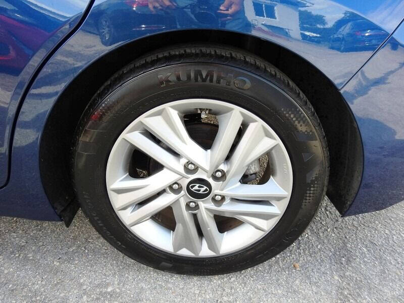 2020 Hyundai Elantra  - $14,900