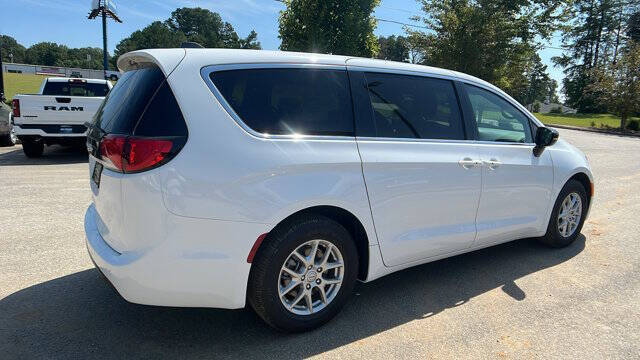 2026 Chrysler Voyager LX