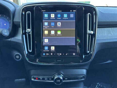 2025 Volvo XC40 B5 Core Bright Theme