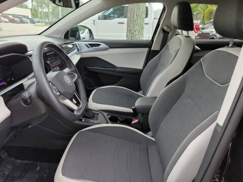 2025 Volkswagen Taos SE